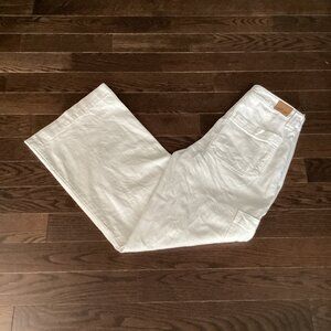 American Eagle White Wide Leg Utility Jeans - sz 6